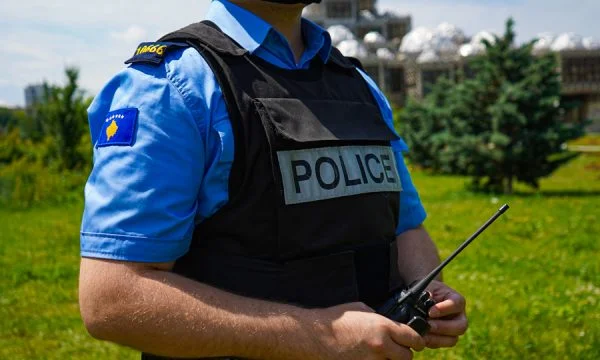 Más de 2000 la policía lo ha abandonado desde la fundación debido a bajos salarios
