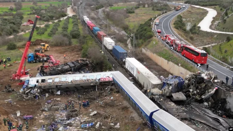 Quatre Albanais parmi les victimes du train en Grèce