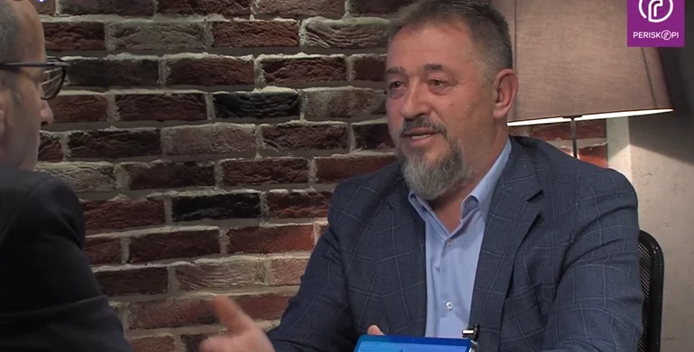 Sami Lushtaku devant Ilir Mirena ce soir à Periscope: Terminal, compagnie d'assurance, PDK aujourd'hui, rapporte avec Bekim Jasharin maintenant