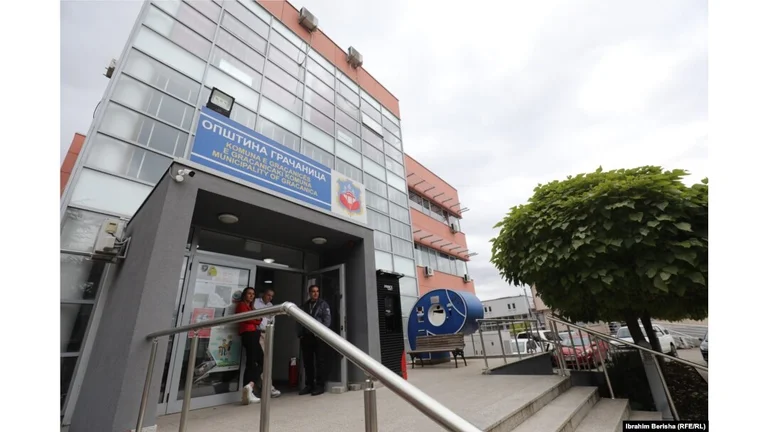 “Wir sind diskriminiert und verletzt von Gemeinde”, Albaner in Gracanica Papierinstitutionen und Botschaften