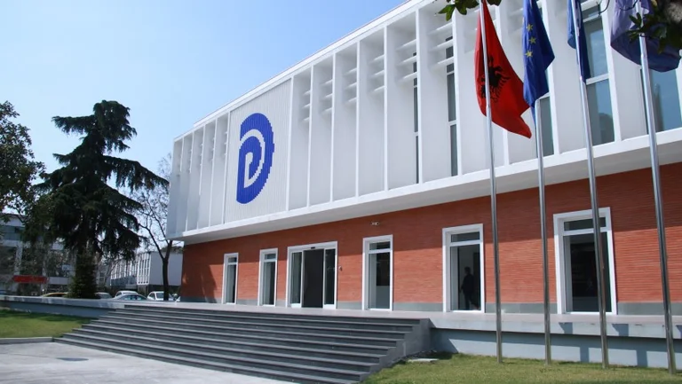 La decisión de apelación de hoy, a quien pertenece el sello del Partido Demócrata