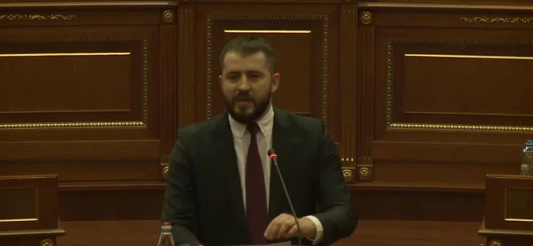 Lushtaku für Haxhiu und Nagavcin: Ich hoffe, dass Sie nicht unter den Einfluss von Alkohol von der Partei kommen.