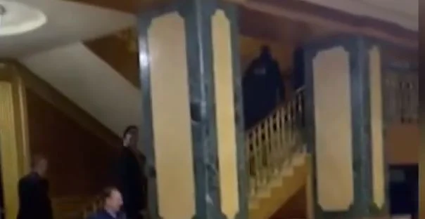La sesión de presentación de Kurt, VV llega primero a la Asamblea