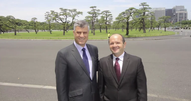 Ex consejero Thaci: No estás arruinando mi Día del Kurt, pero Ramush: Se está poniendo bien.