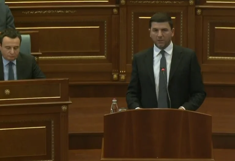 Krasniqi dit à Kurt: L'article 7 risque de créer une autonomie politique et substantielle