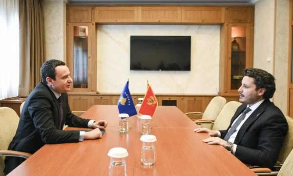 Kurti rencontre Abazovici, les discussions se poursuivent dans les rues de Decan-Plav, Peja-Rozhaj