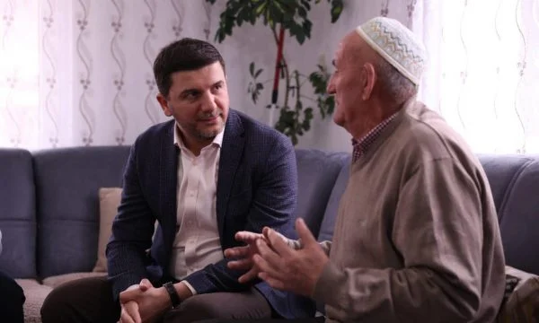 Krasniqi visits two families in Kamenica whose sons have emigrated: Kosovo emptys, government is silent