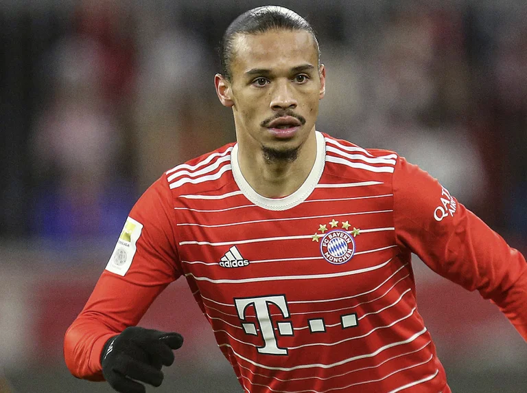 Sane dice que no siente mucho dolor en sus piernas, quiere jugar París