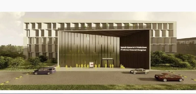 ¿Cuándo comienza la construcción del hospital regional de Pristina?