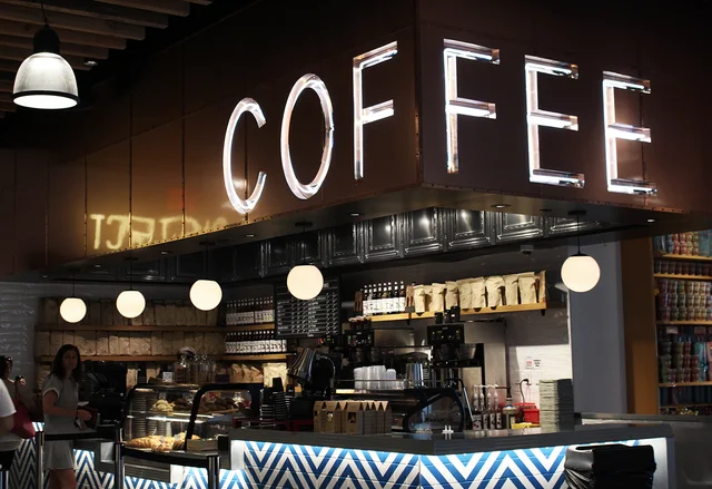 Albania, terza in Europa per un elevato numero di caffè, supera la Spagna italiana