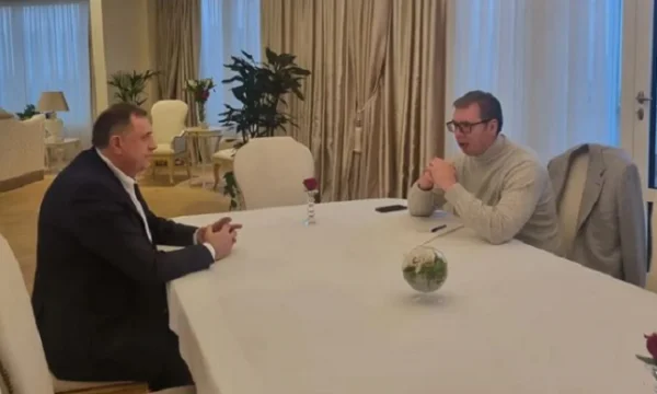 Vuciq rencontre Dodik à Belgrade, parle de dialogue avec le Kosovo