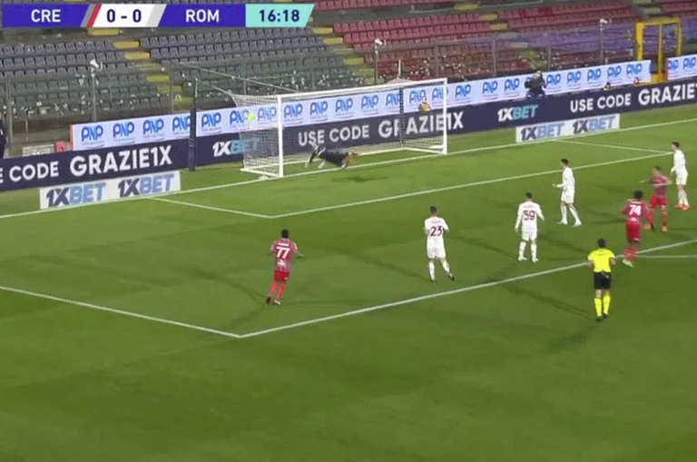 Wooo era fuori dalla normalita'. Guarda che gol pazzo del giocatore di calcio Cremonese contro Roma.