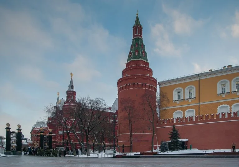La Russie ferme l'espace aérien autour de Saint-Pétersbourg
