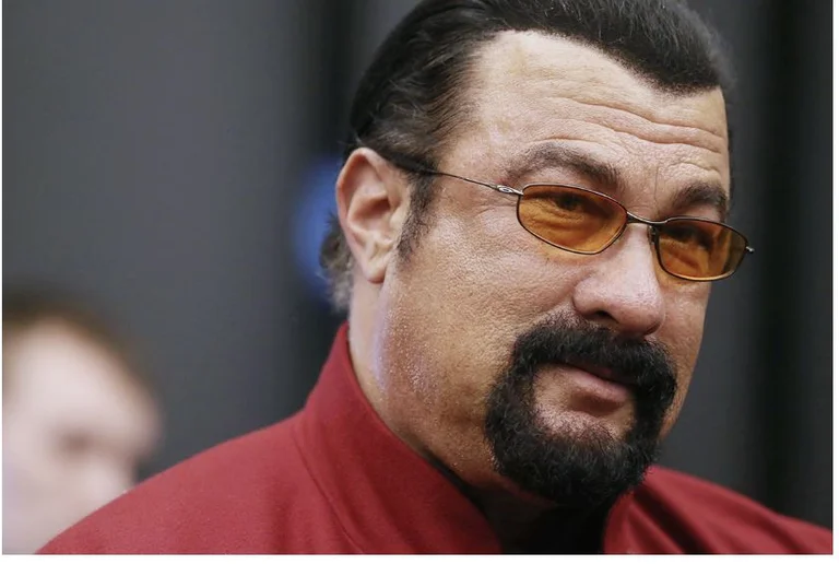 Putin decora el actor americano Steven Seagal
