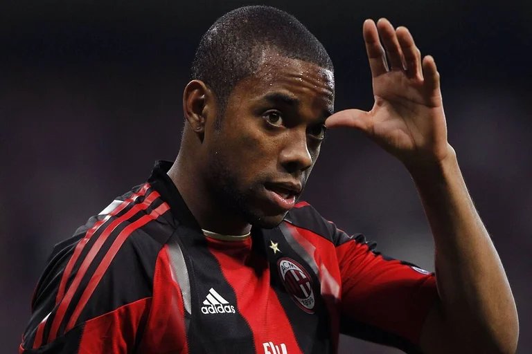 Abuso sessuale di albanese, Robinho condannato a nove anni di prigione