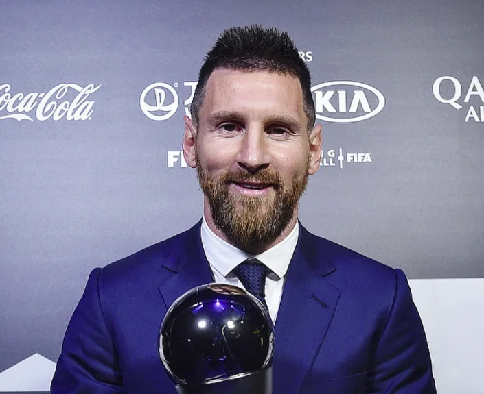 Middle after accepting the prize: World Cup victory was the best thing that ever happened in my career.