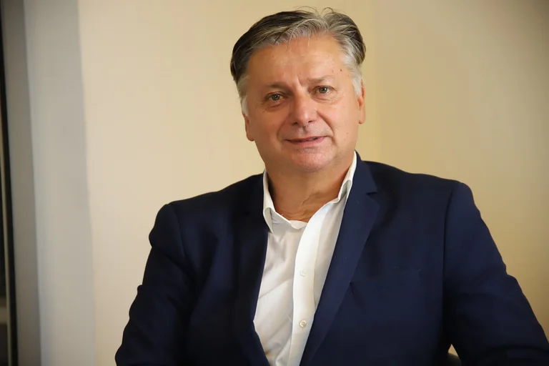 O njerëz primitivë: Kelmendi i PDK-së dënon ashpër kërkesat për ndalimin e gegnishtes