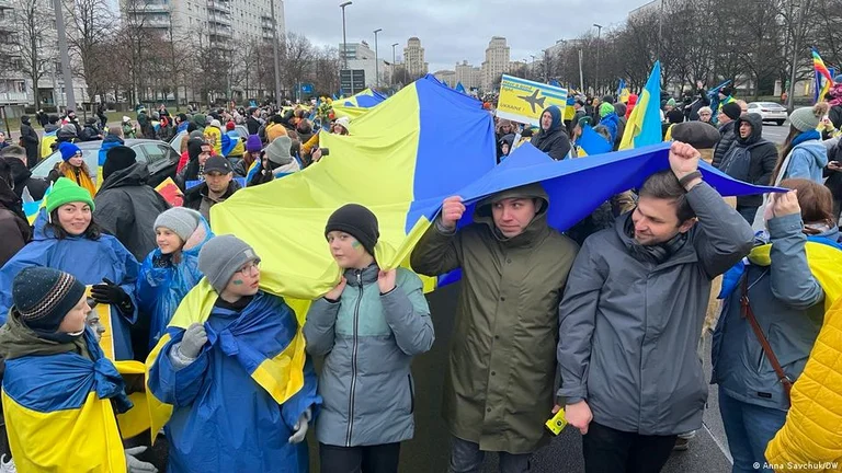 Thousands gather in Berlin to call for peace talks in Ukraine