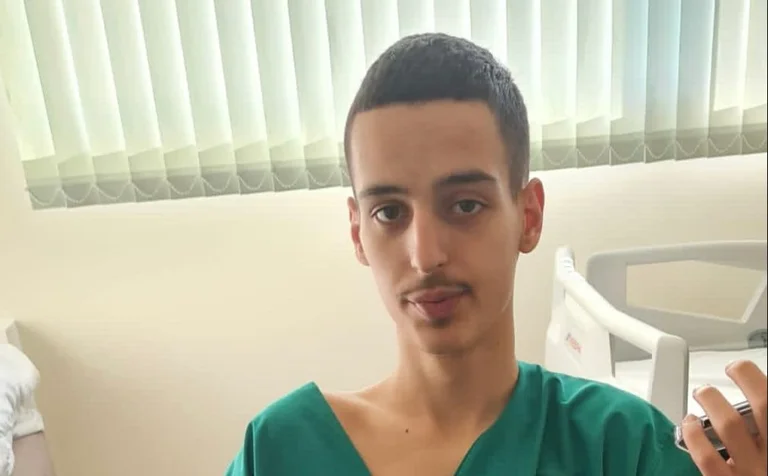 Demande d'aide pour 18 ans après avoir souffert de cancer, il a besoin de 150 mille euros pour récupérer