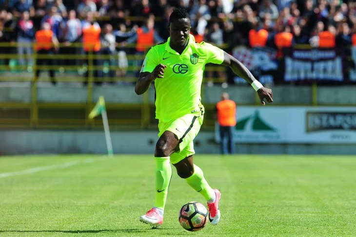 Kosovo Superleague star arrêté dans le football, attaquant africain