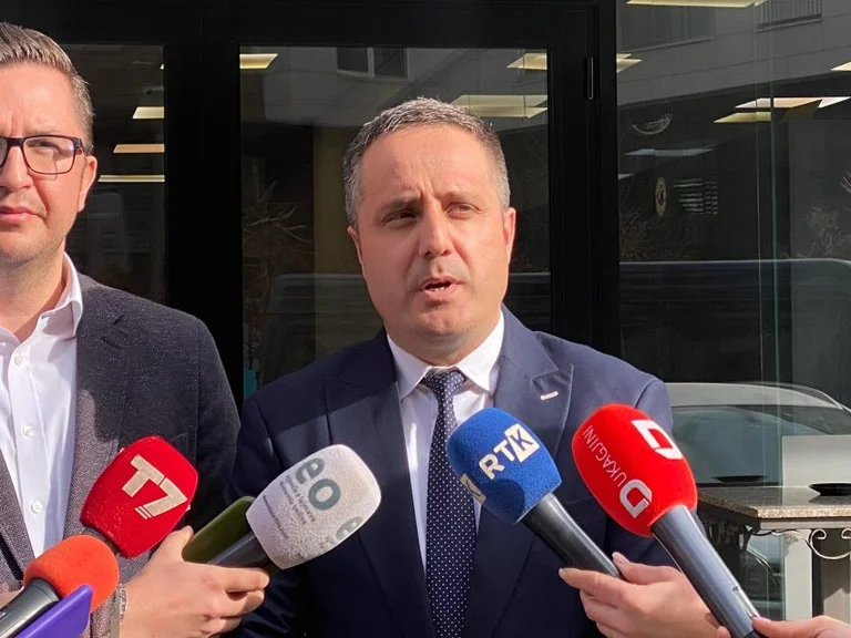 LDK) Hände über kriminelle Spekulationen an Botschafter Martin Berishaaj