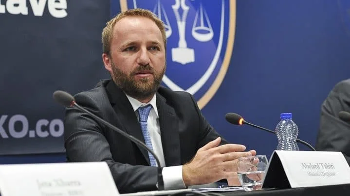 Tahiri: Është e turpshme se si një profiter politik e analfabet funksional guxon të flasë për vëllavrasje