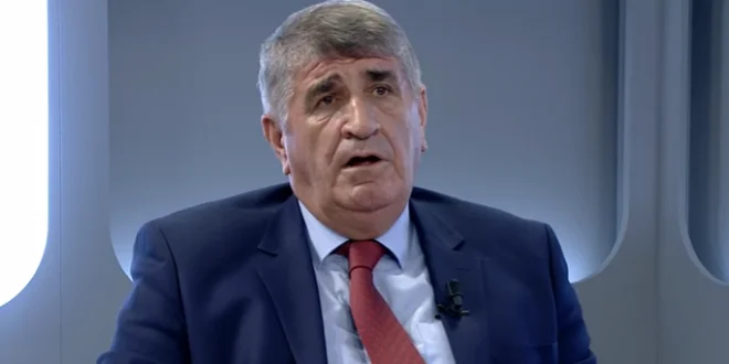 Wieder einmal ist es ausgesprochen"Sel Hoxha."Der Experte zeigte Astrit Dehar Selbstmord