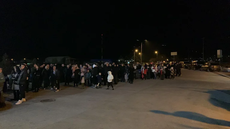 FKS soldiers return from Turkey to Kosovo, citizens await them at airport (VIDEO)