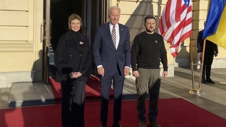 La Maison Blanche sort avec une déclaration après la visite surprise de Biden en Ukraine