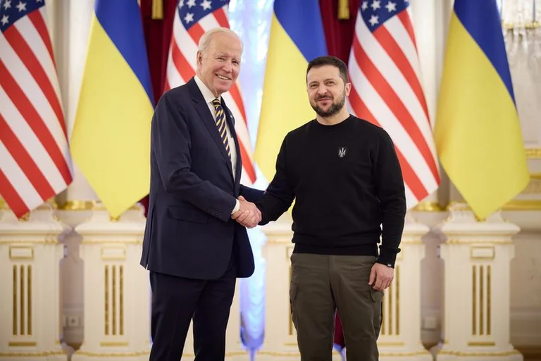Biden's Unexpected Visit to Ukraine ʹ Publicizations, US-Präsident begleitet von Zelensky