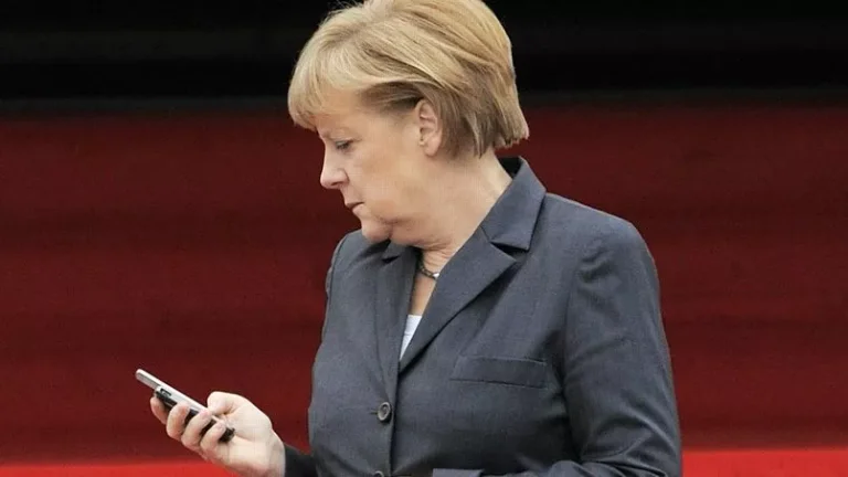 Merkel fällt Beute an zwei russische Anrufer: Stein als ehemaliger ukrainischer Präsident