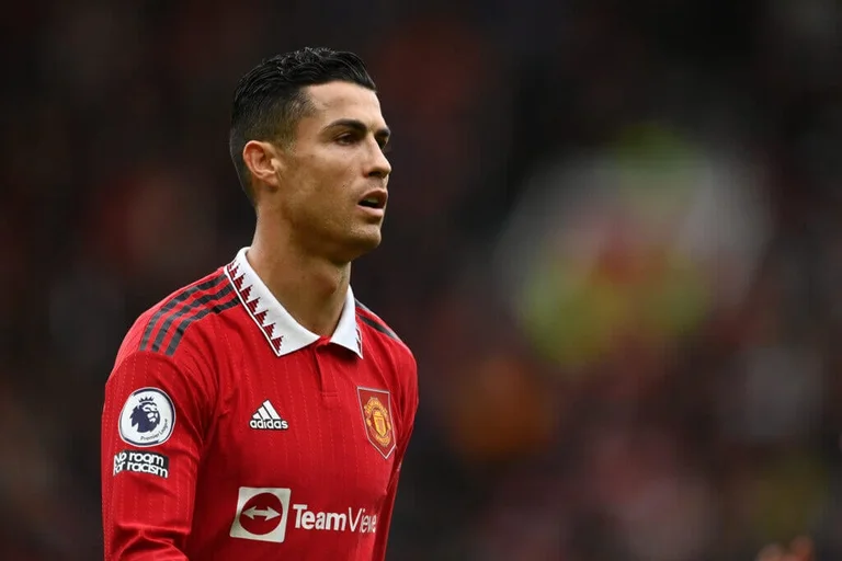 Ronaldo deja Inglaterra, pone su villa en Manchester a la venta