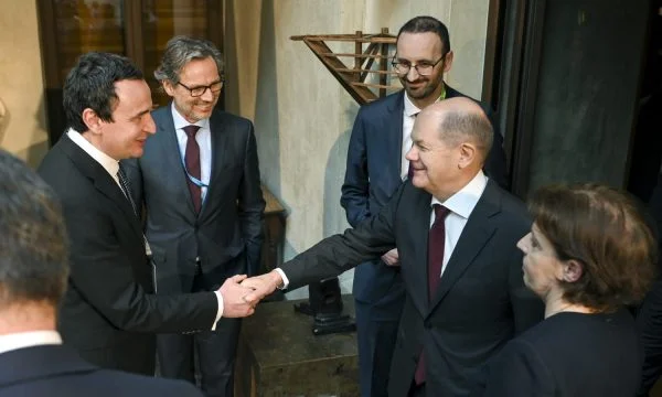Kurt habla de las reuniones que celebró en Munich