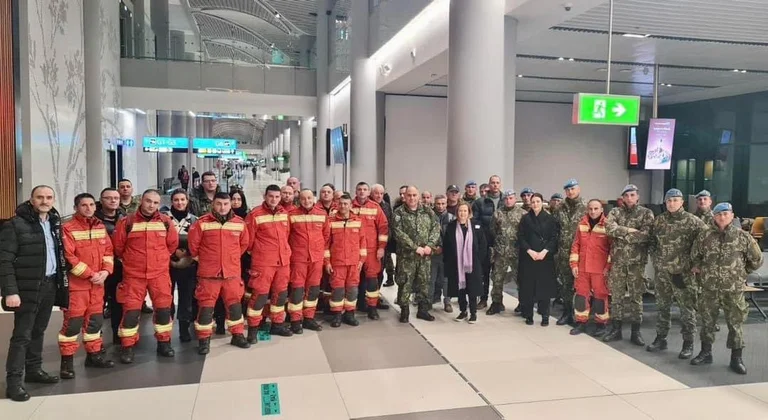 11 jours en aide turque, l'équipe de secours albanaise revient à Tirana