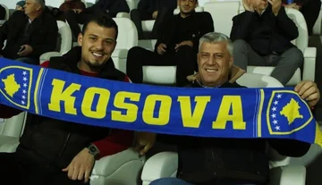Hashim Thaci ist Barcelona Fan, sein Sohn entdeckt