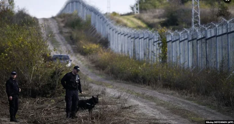 Bulgaria trova 18 migranti morti in un camion