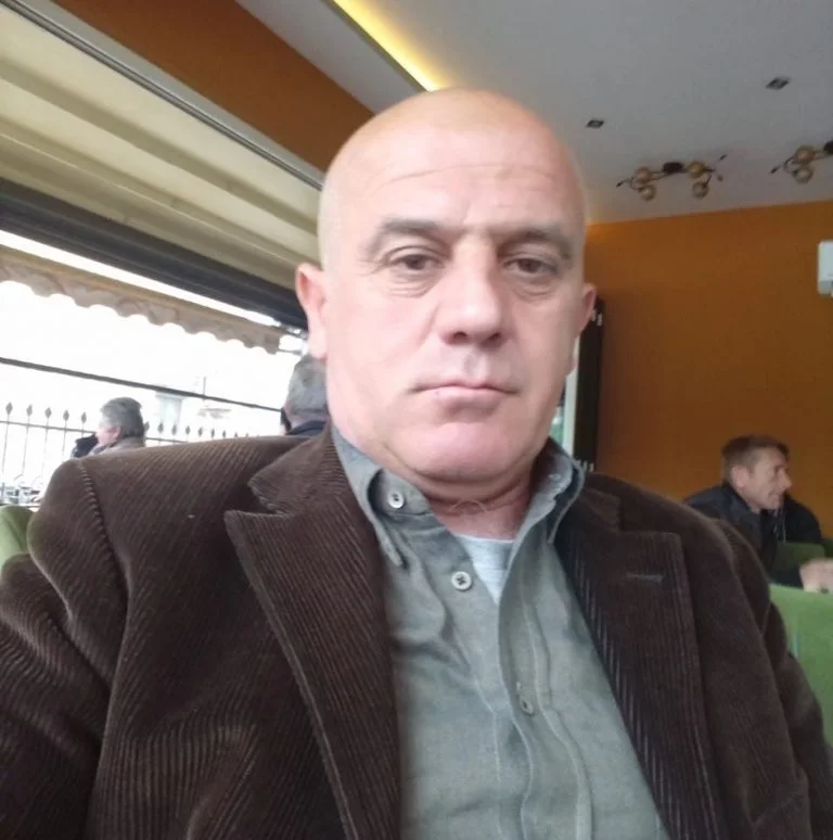 Ecco la testimonianza dell'uomo di 77 anni che ha ucciso il martello a Korca.