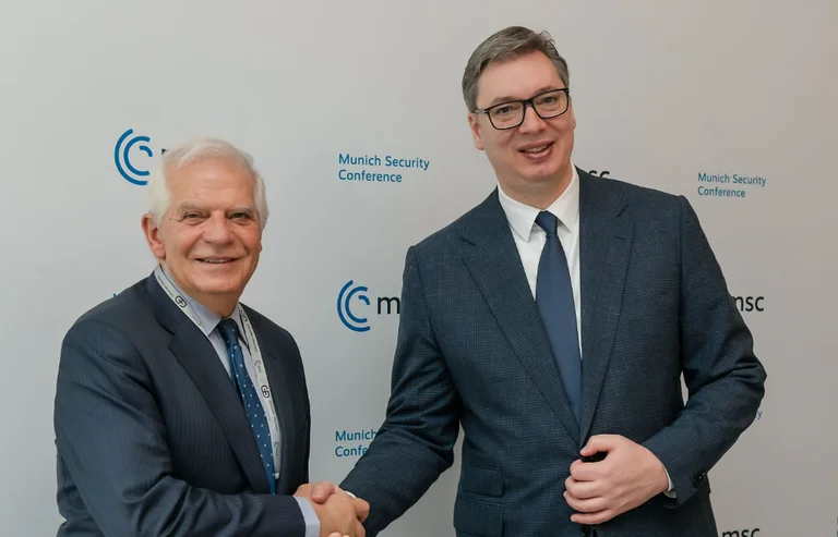 Borrell rencontre Vucinqi, demande des progrès sur le plan européen