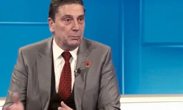 Le candidat à la présidence de la Serbie au Kosovo : Je suis ici pour proposer des solutions historiques.