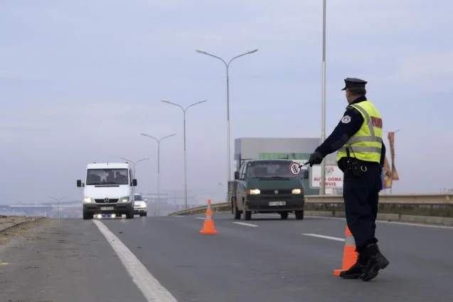 La policía anuncia un accidente de vehículo en varias carreteras