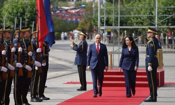 Begaj esperaba en la ceremonia estatal de Osman