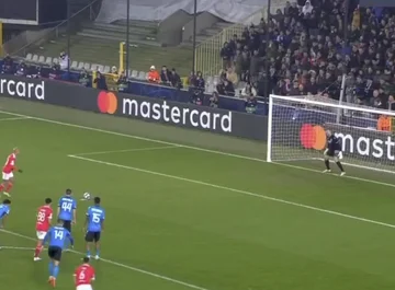 Konto eröffnet im Champions League Spiel zwischen dem Brugge Club und Benfya