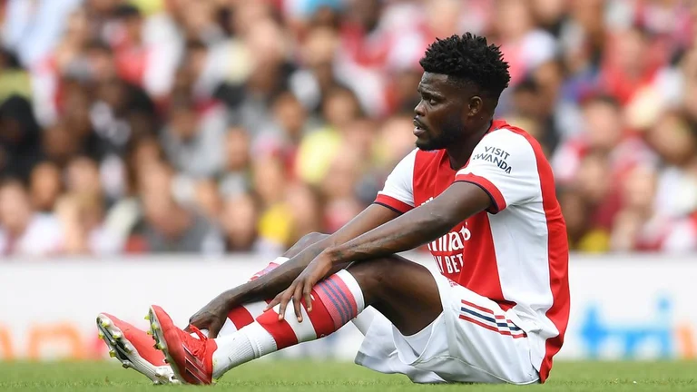 Arsenal tiene un gran éxito antes de que el partido de la ciudad luche.