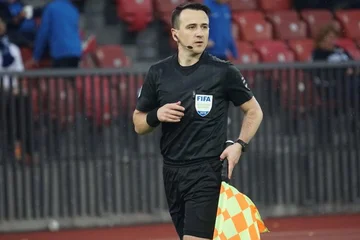 Bekim Zogaj wird bei den Champions League-Spielen zwischen AC Milan und Tottenham als Seitenrichter sein