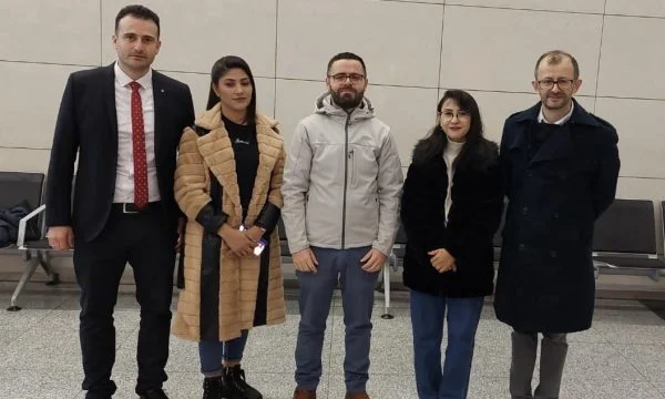 Quinto periodista afgano se refugia en Kosovo