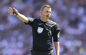 Dieser berühmte Richter wird heute Abend die Gerechtigkeit im Paris Bayer Spiel teilen.