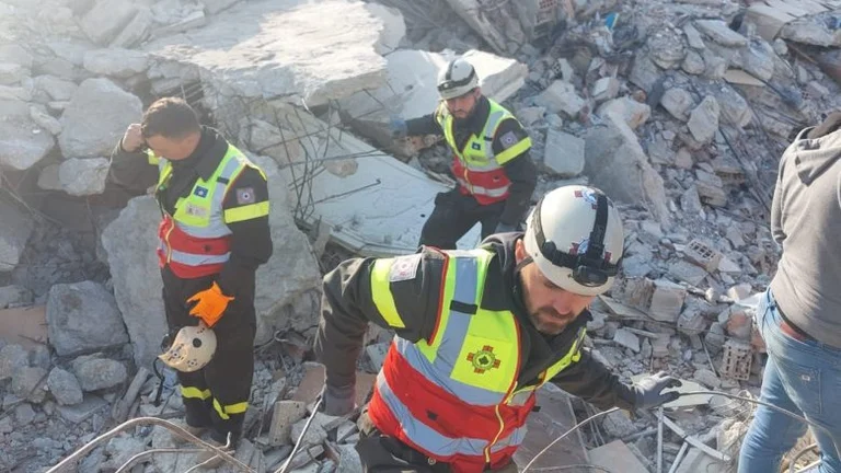 Kosovo's Association for Research and Rescue Brings A 26-year-old From Ruins in Turkey