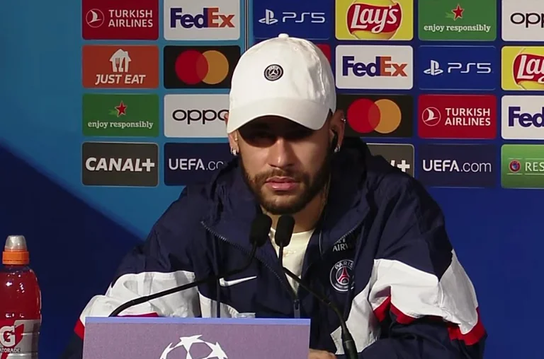 Neymar parle avant la bataille avec Bayerni, n'a pas l'air effrayé