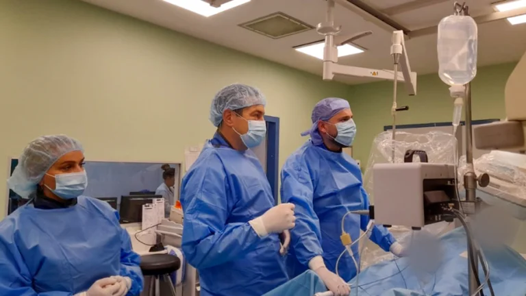 SHSKUK annuncia un raro intervento che è stato condotto per la prima volta in Cardiologia