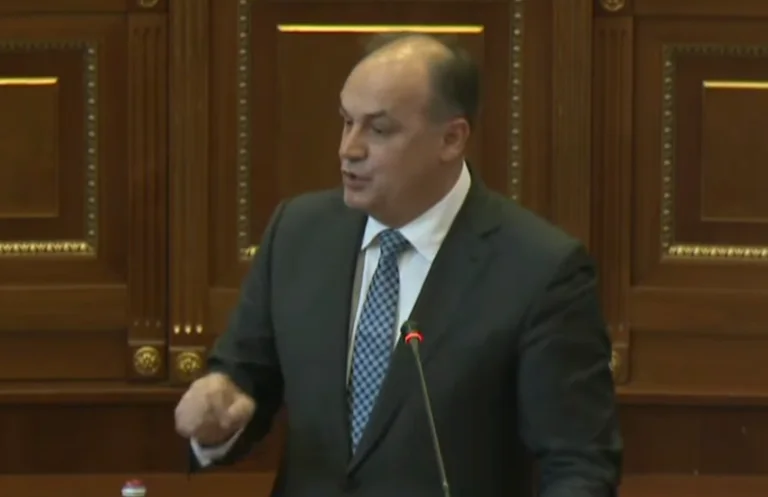 Hoxhaj ey Kurti: Excuse-toi pour la violence que tu as exercée à l'Assemblée pour l'Association
